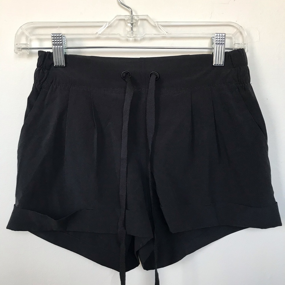 Lululemon 2” spring break short